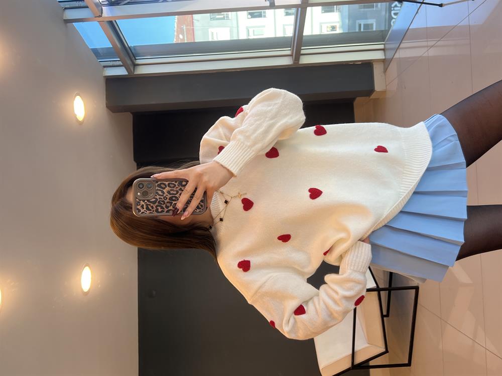 Kalp İşlemeli̇ Kazak Ekru