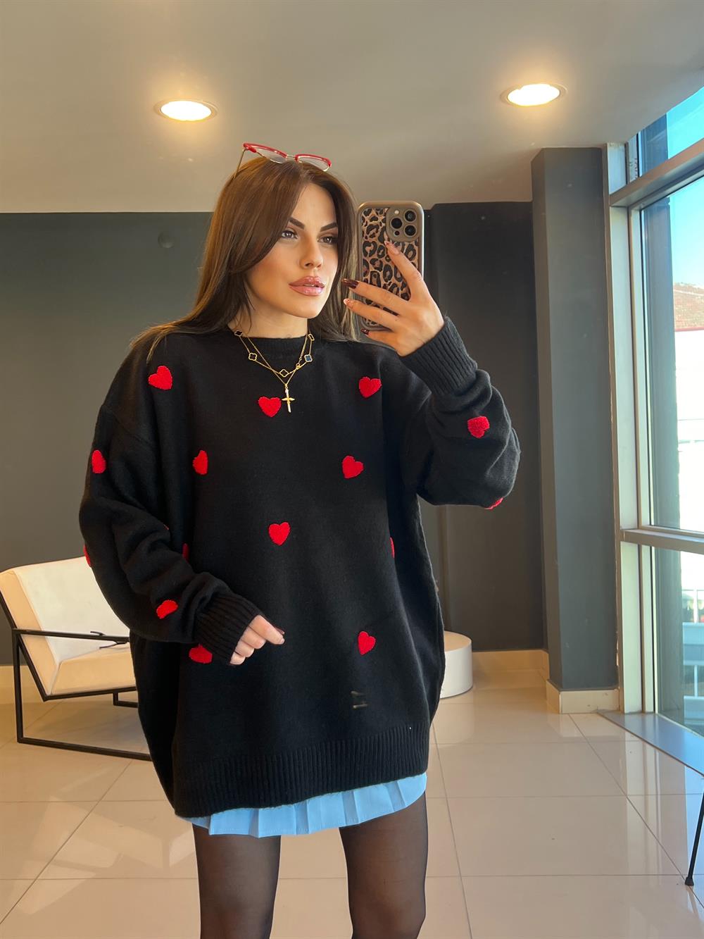 Kalp İşlemeli̇ Kazak Si̇yah