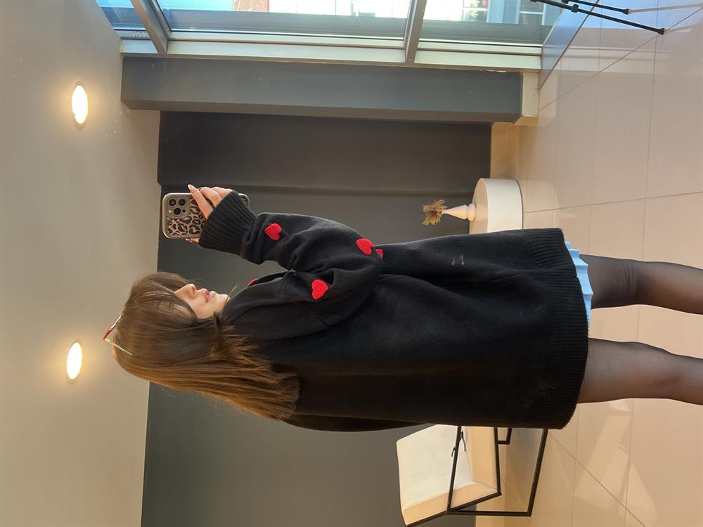 Kalp İşlemeli̇ Kazak Si̇yah