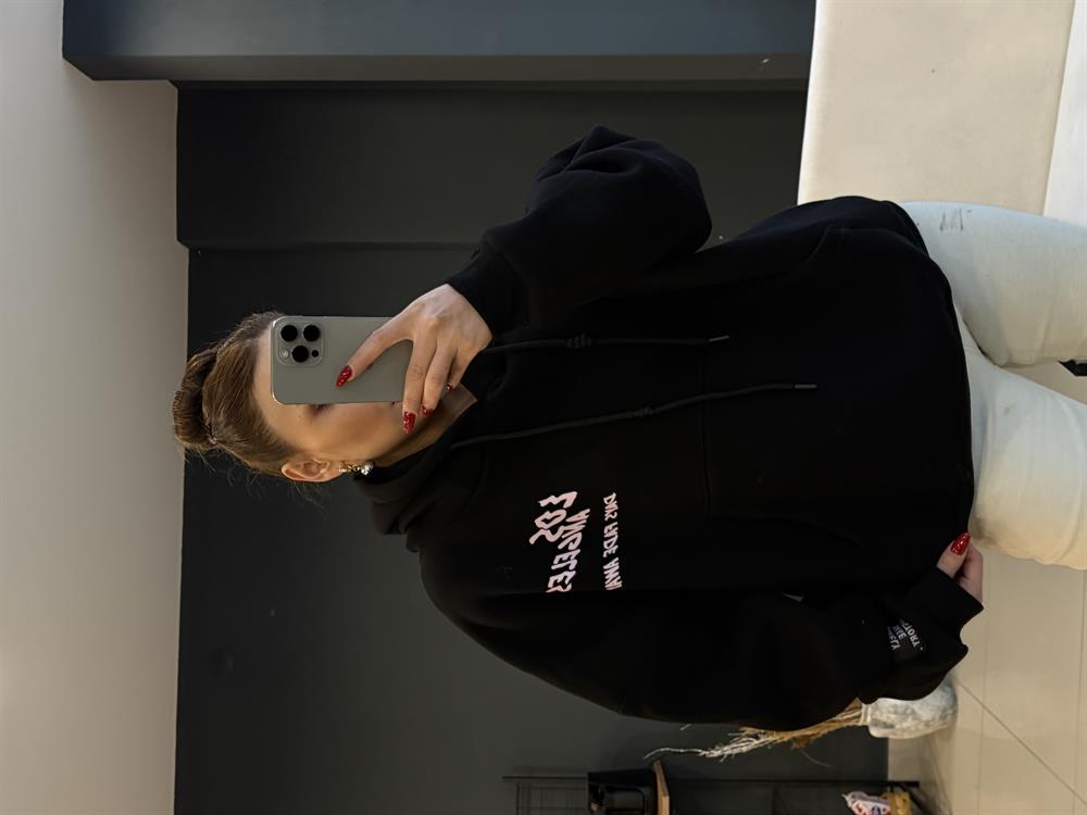 Kapşonlu Arkasi Desenli̇ Sweatshirt