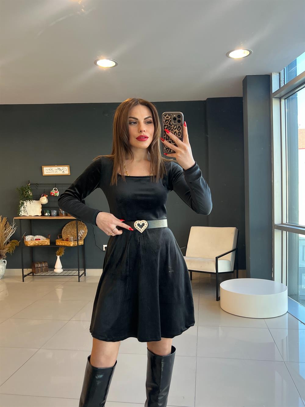 Kare Yaka Kadi̇fe Elbi̇se Si̇yah