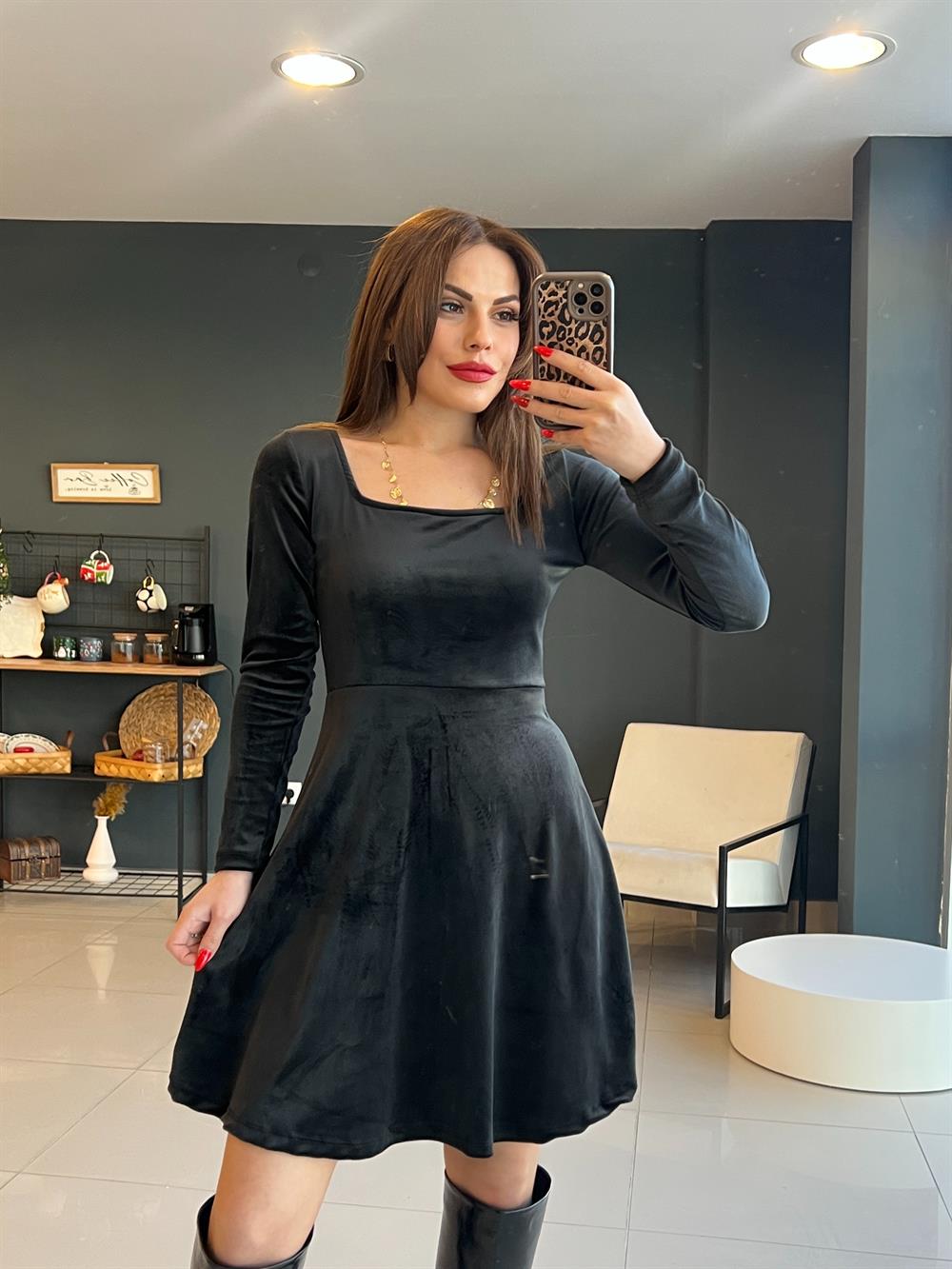 Kare Yaka Kadi̇fe Elbi̇se Si̇yah