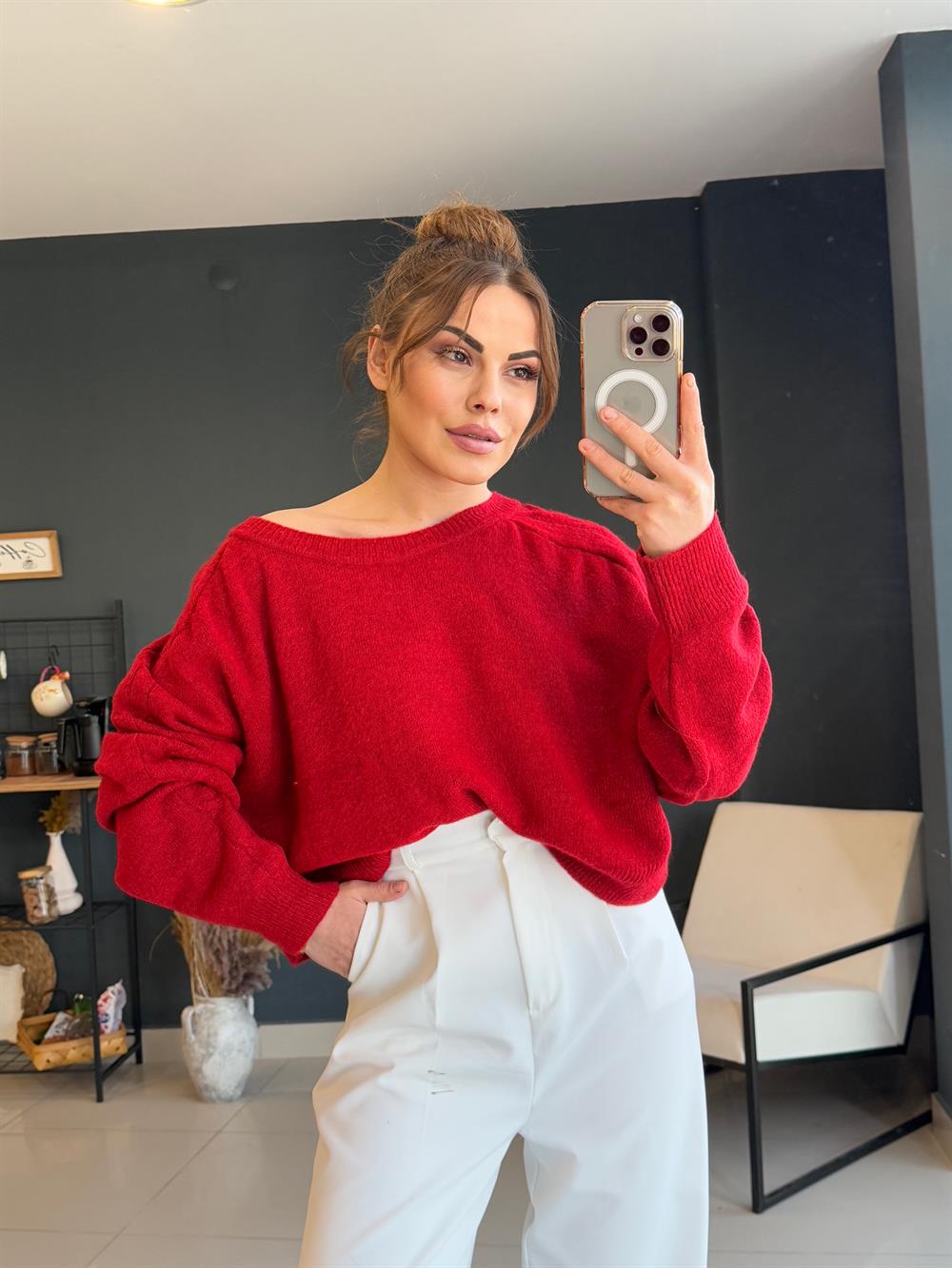 Kayik Yaka Kirmizi Tri̇ko