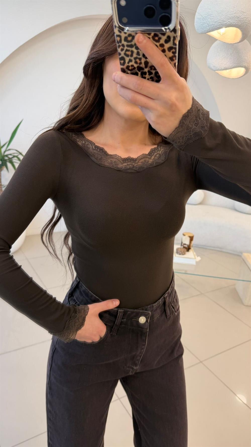 KAYIK  YAKA KOL DANTELLİ PAMUK BLUZ KAHVE