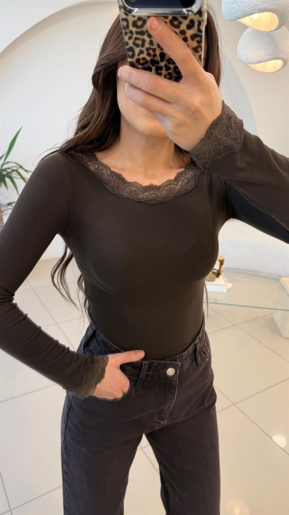 KAYIK  YAKA KOL DANTELLİ PAMUK BLUZ KAHVE