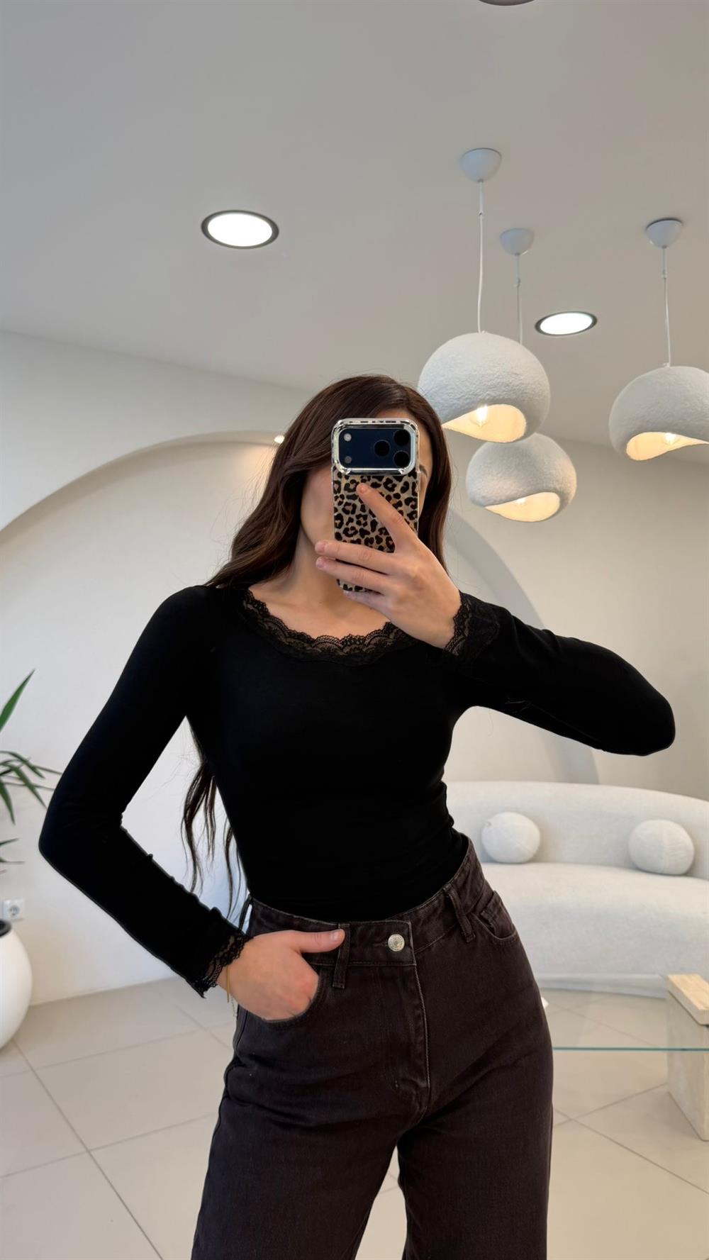 KAYIK  YAKA KOL DANTELLİ PAMUK BLUZ SİYAH