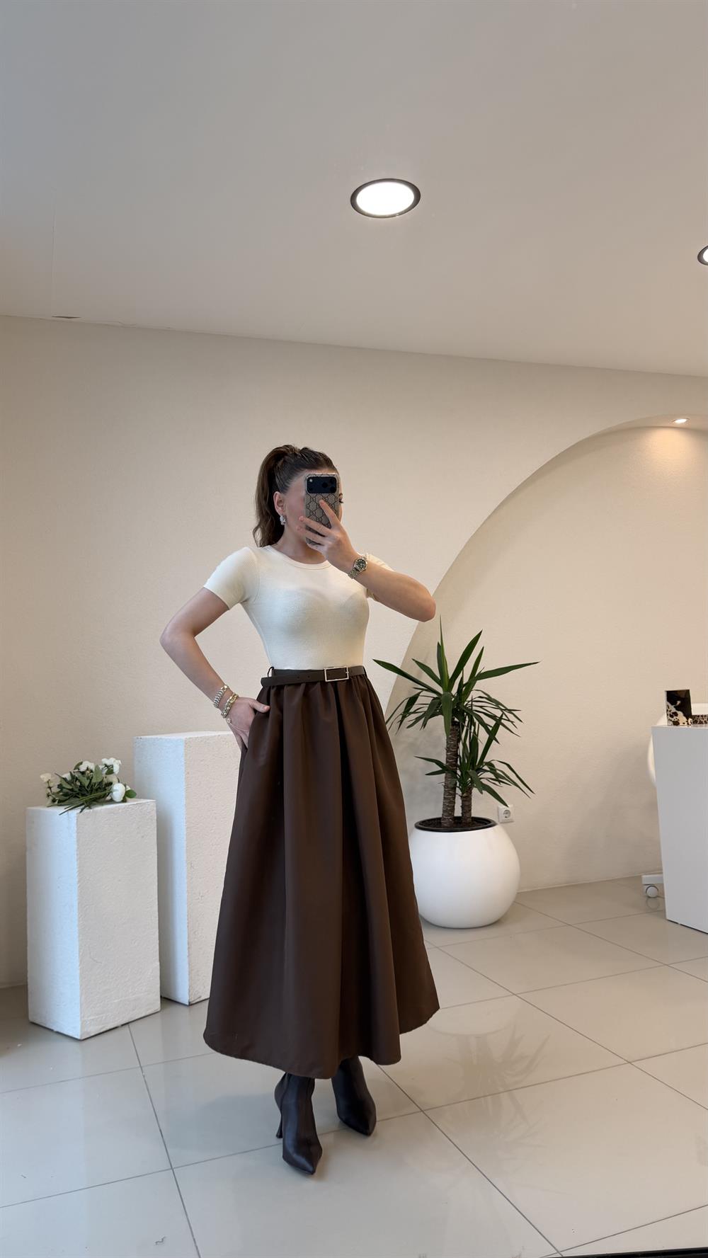 KENDİNDEN KEMERLİ ALT POPLİN KUMAŞ ELBİSE KAHVE