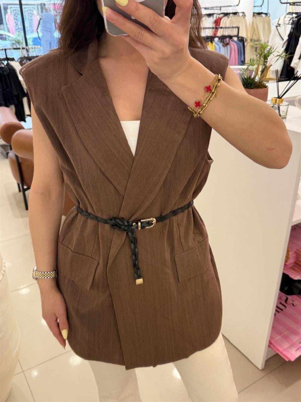 KENDİNDEN KEMERLİ OMUZLARI VATKALI KETEN YELEK KAHVE