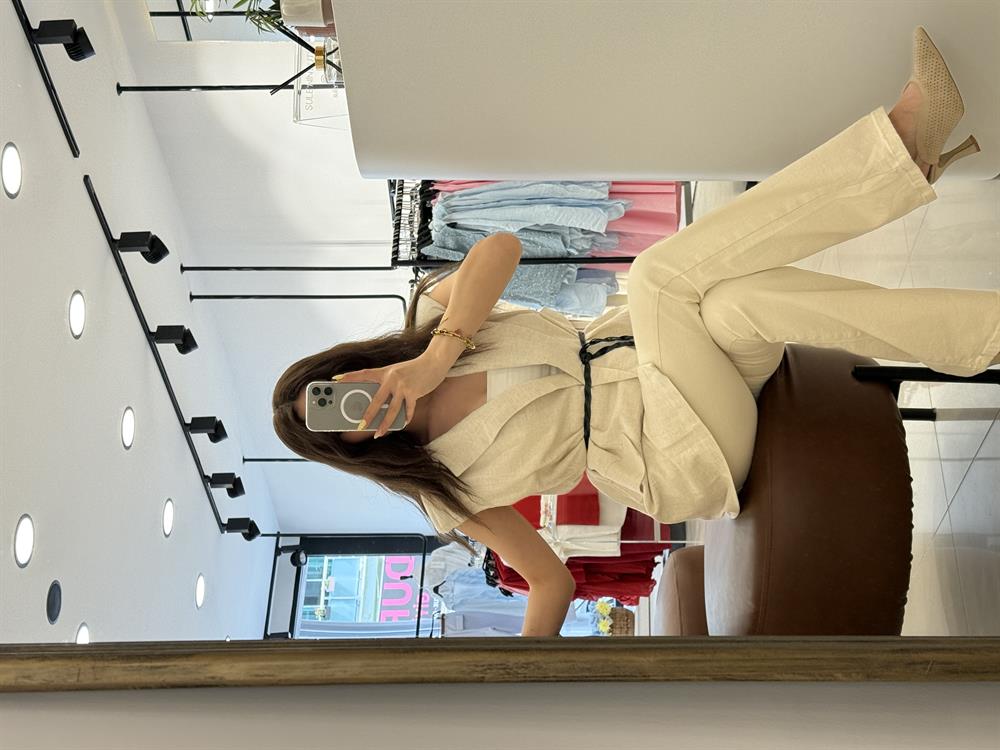 KENDİNDEN KEMERLİ OMUZLARI VATKALI KETEN YELEK EKRU