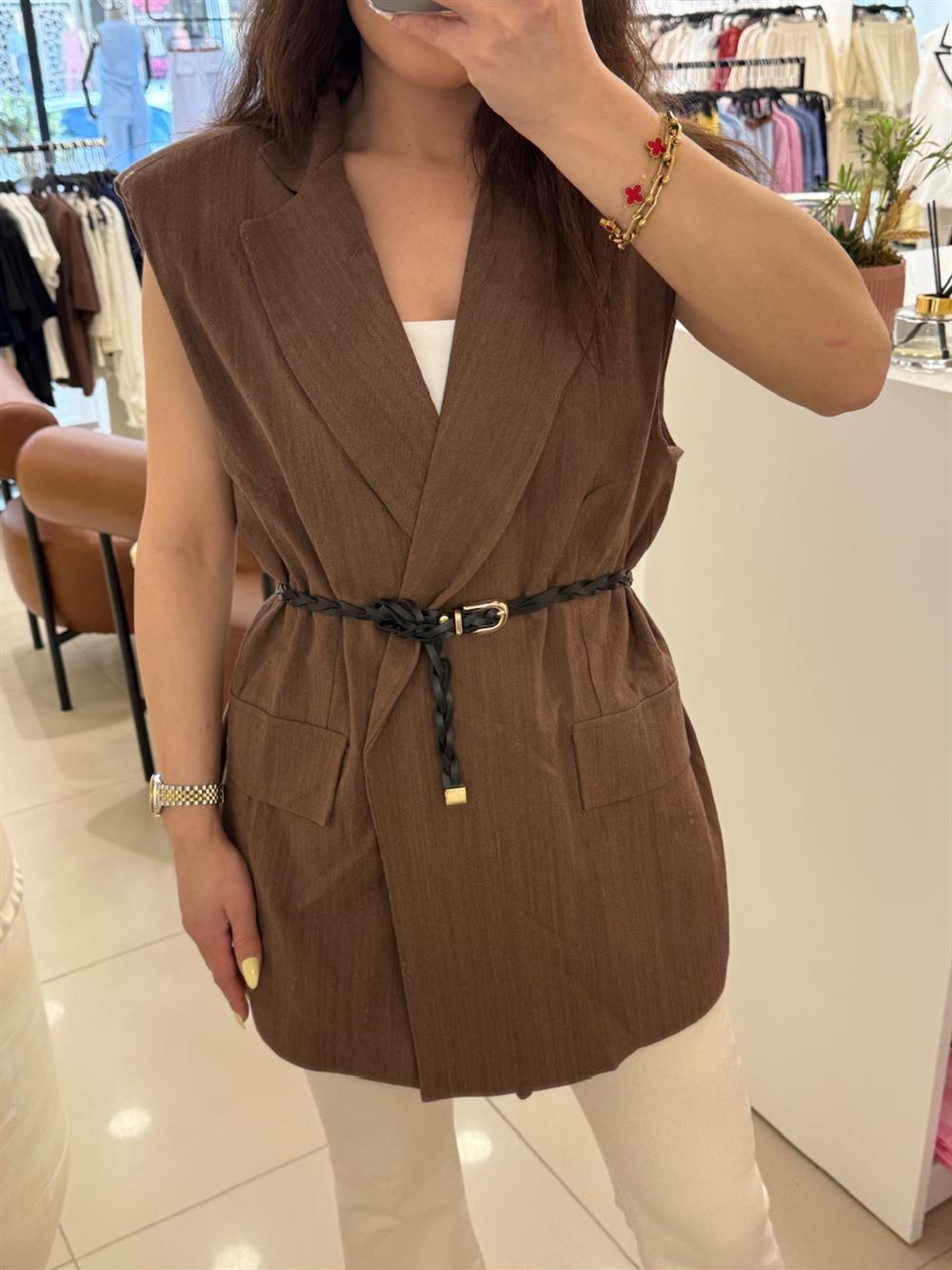 KENDİNDEN KEMERLİ OMUZLARI VATKALI KETEN YELEK KAHVE