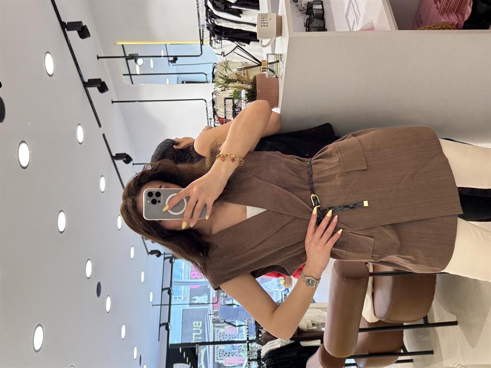 KENDİNDEN KEMERLİ OMUZLARI VATKALI KETEN YELEK KAHVE