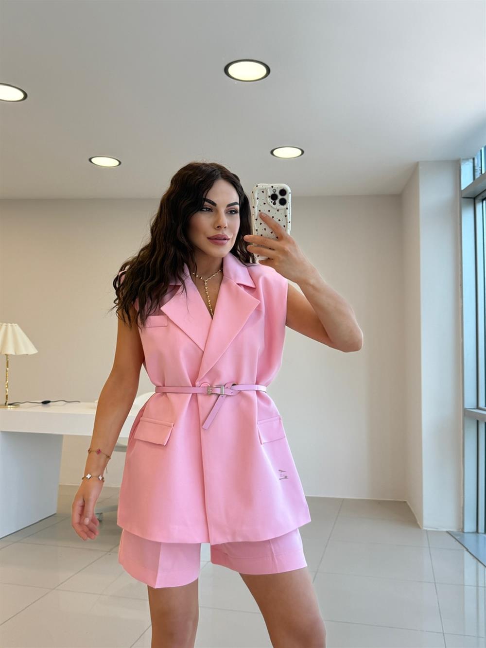 KENDİNDEN KEMERLİ VATKALI YELEK PEMBE