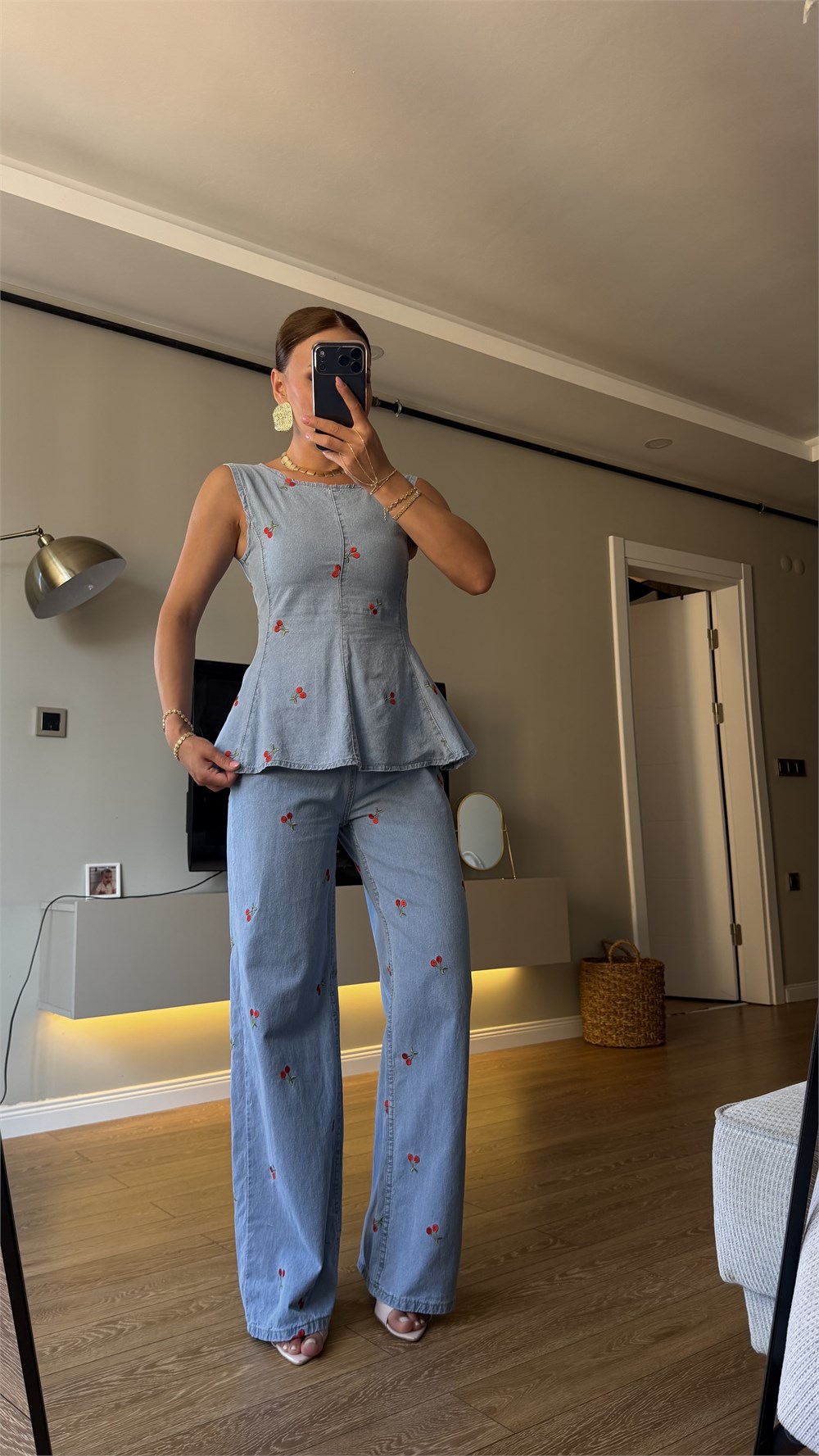 Kiraz Nakışlı Denim Takım
