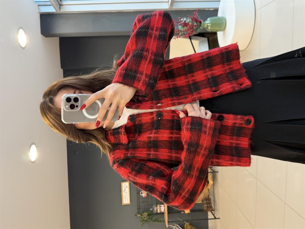 Kirmizi Desenli̇ Yumoş Hirka