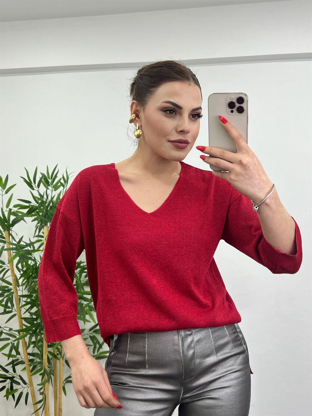 Kirmizi Si̇mli̇ V Yaka Tri̇ko Kazak