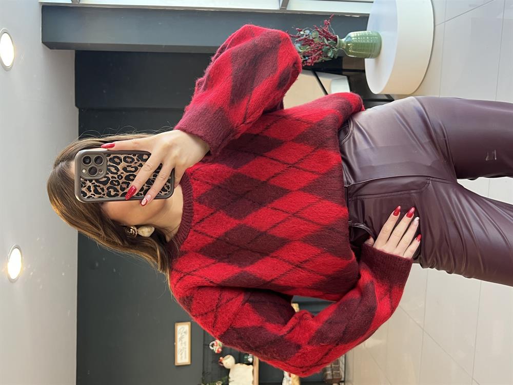 Kirmizi Yumoş Baklava Desen Kazak