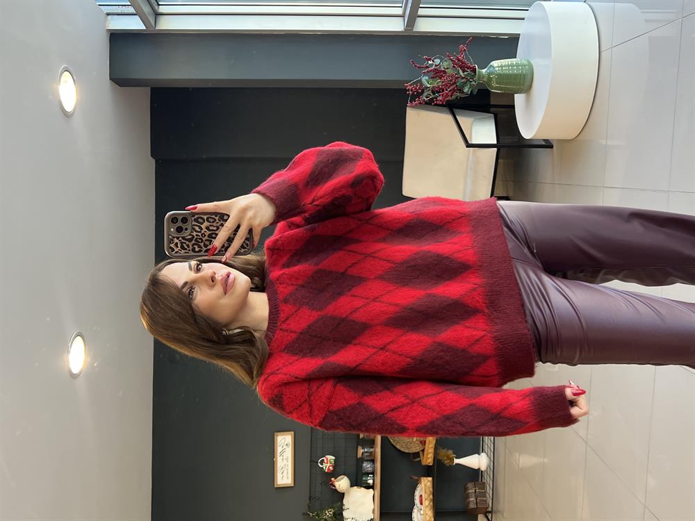 Kirmizi Yumoş Baklava Desen Kazak