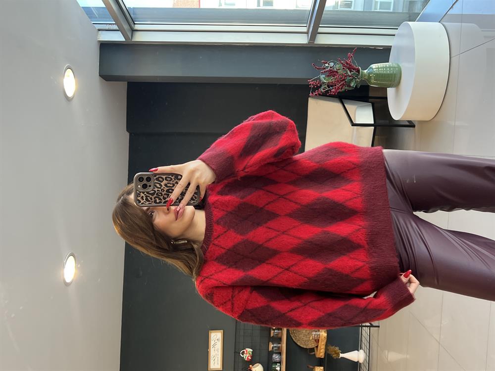 Kirmizi Yumoş Baklava Desen Kazak