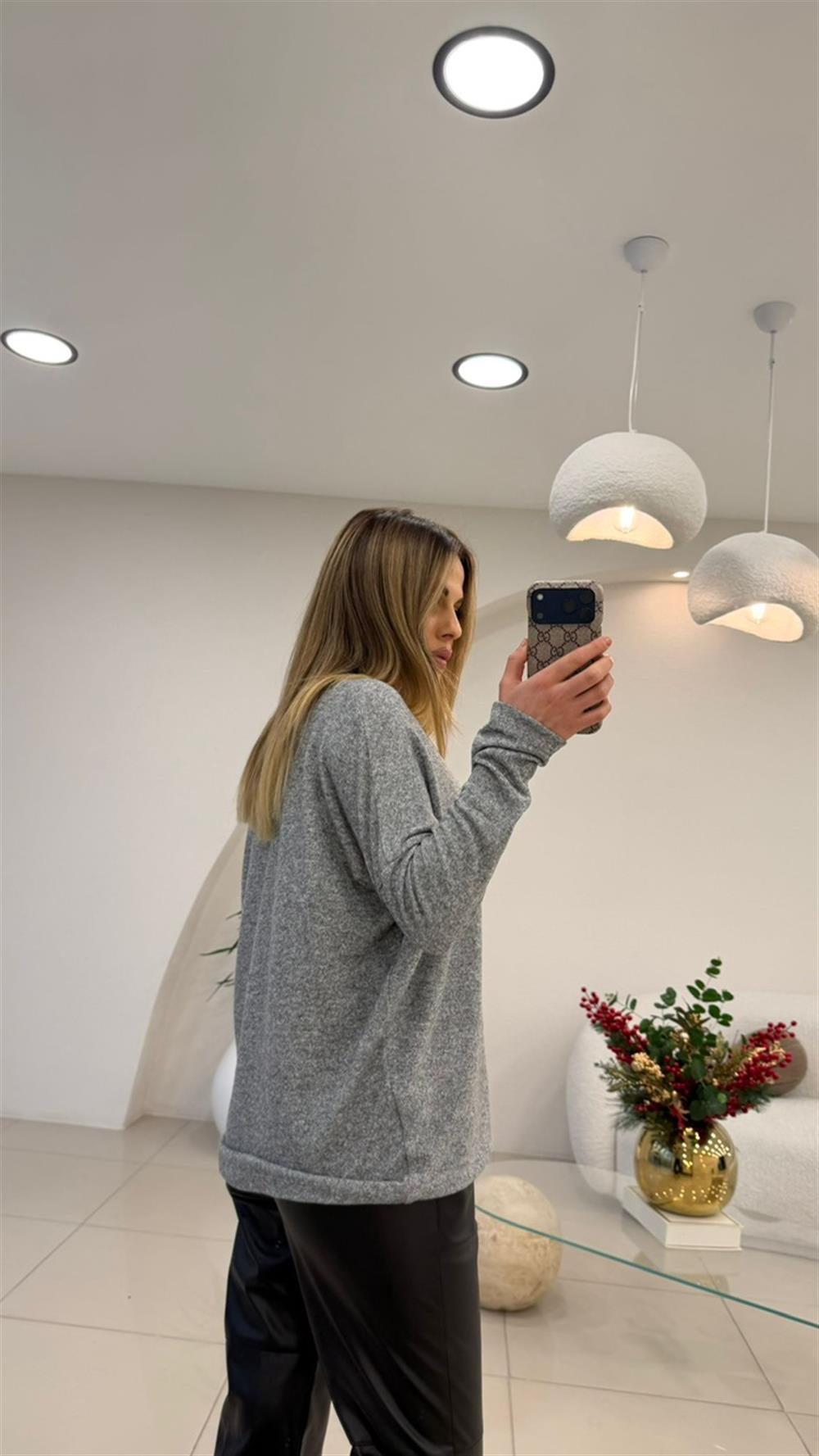KISIK V YAKA YUMOŞ BLUZ GRİ