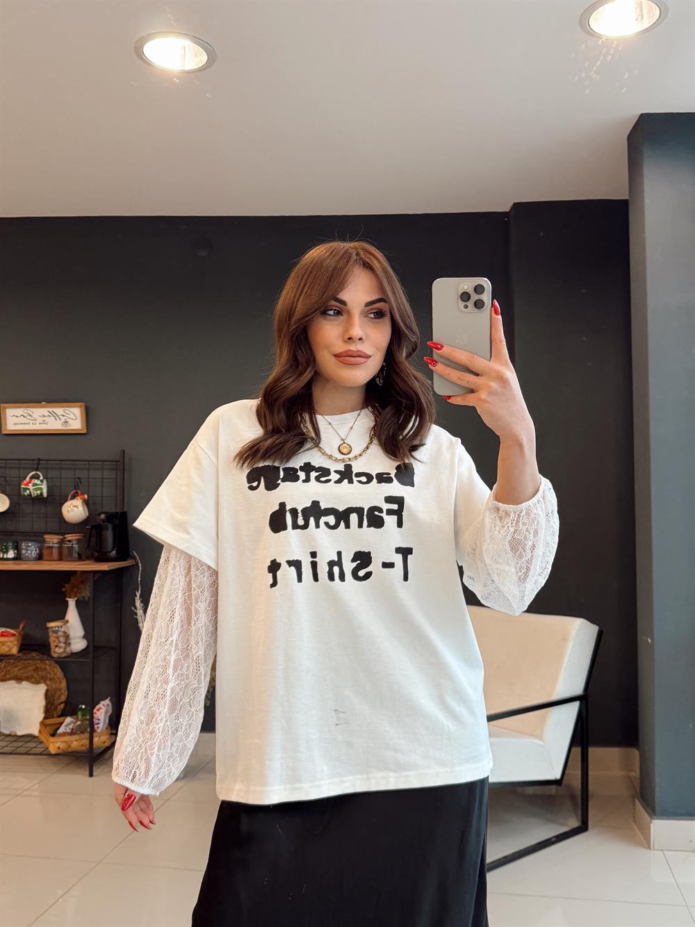Kollari Dantelli̇ Tasarim Thi̇şört