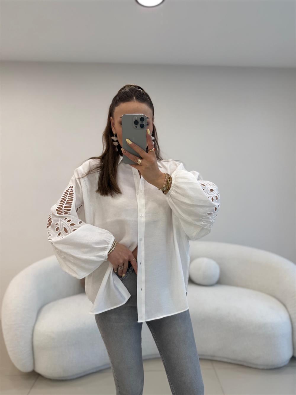 KOLLARI NAKIŞ İŞLEMELİ POPLİN GÖMLEK BEYAZ