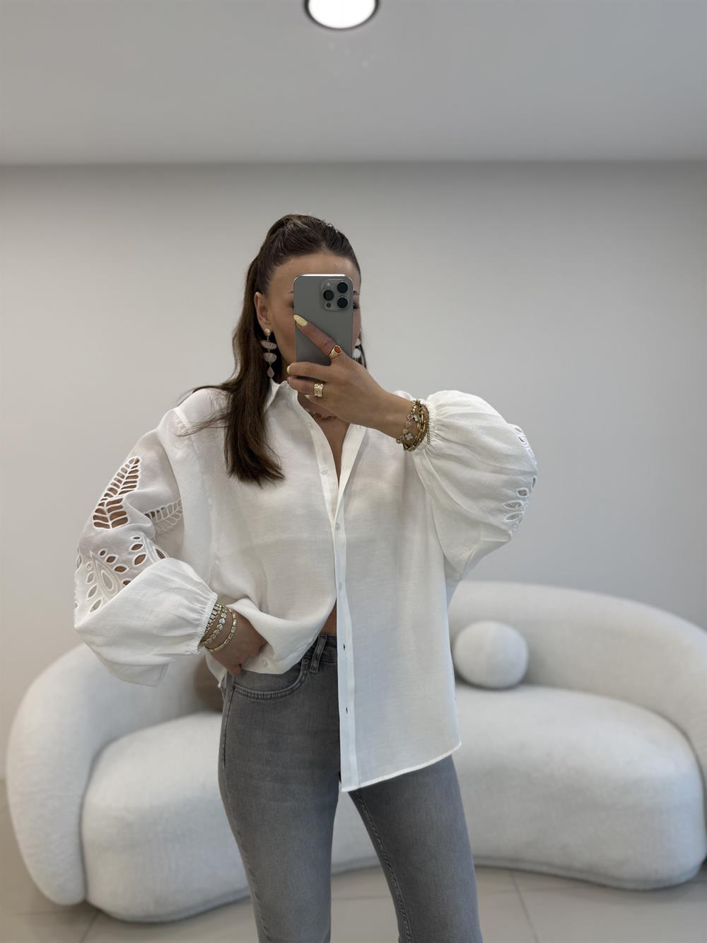 KOLLARI NAKIŞ İŞLEMELİ POPLİN GÖMLEK BEYAZ