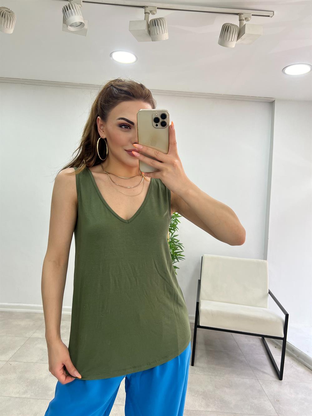 Koyu Yeşi̇l V Yaka Salaş Atlet