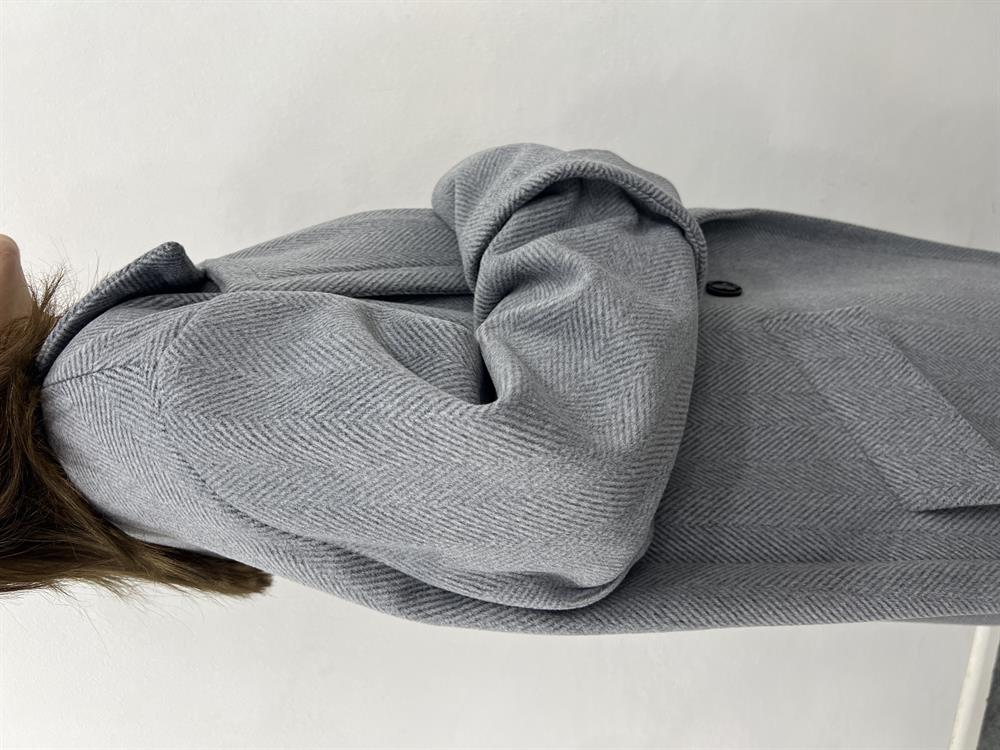 Kruvaze Yaka Gri̇ Kaban