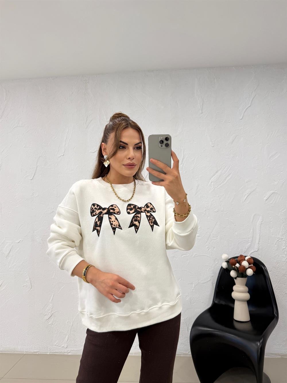 KURDELA DETAYLI SWEATSHIRT BEYAZ