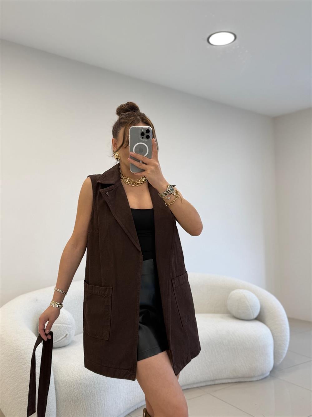 KUŞAKLI UZUN DENİM YELEK ACI KAHVE ( ÜRÜN ÖN SİPARİŞTİR. TESLİM TARİHİ 10-11-2025)