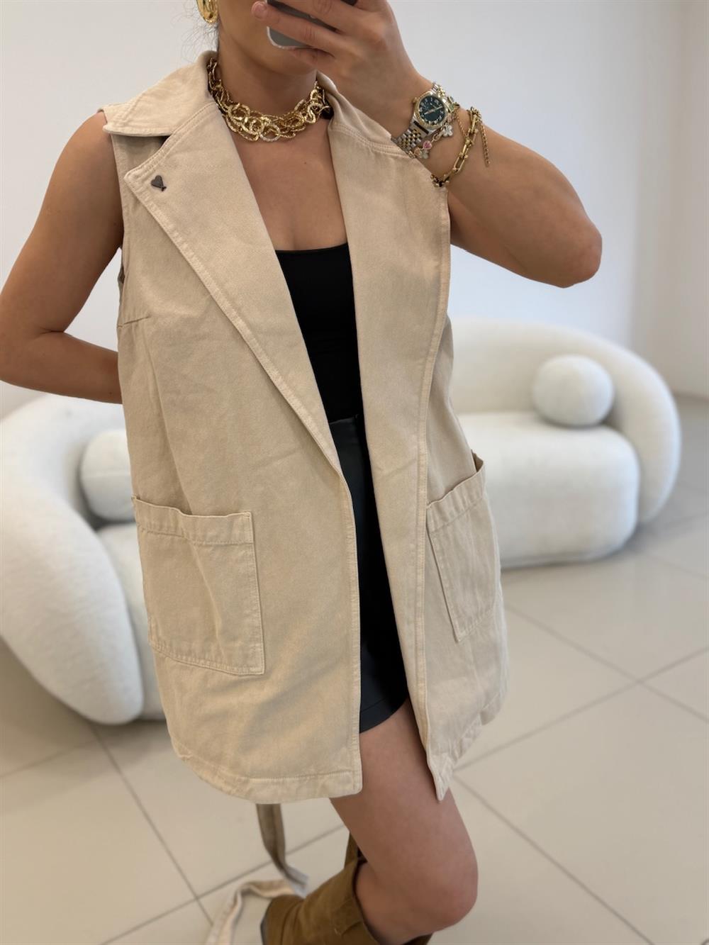 KUŞAKLI UZUN DENİM YELEK EKRU ( ÜRÜN ÖN SİPARİŞTİR. TESLİM TARİHİ 10-11-2025)