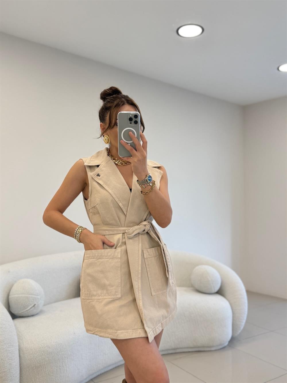 KUŞAKLI UZUN DENİM YELEK EKRU ( ÜRÜN ÖN SİPARİŞTİR. TESLİM TARİHİ 10-11-2025)