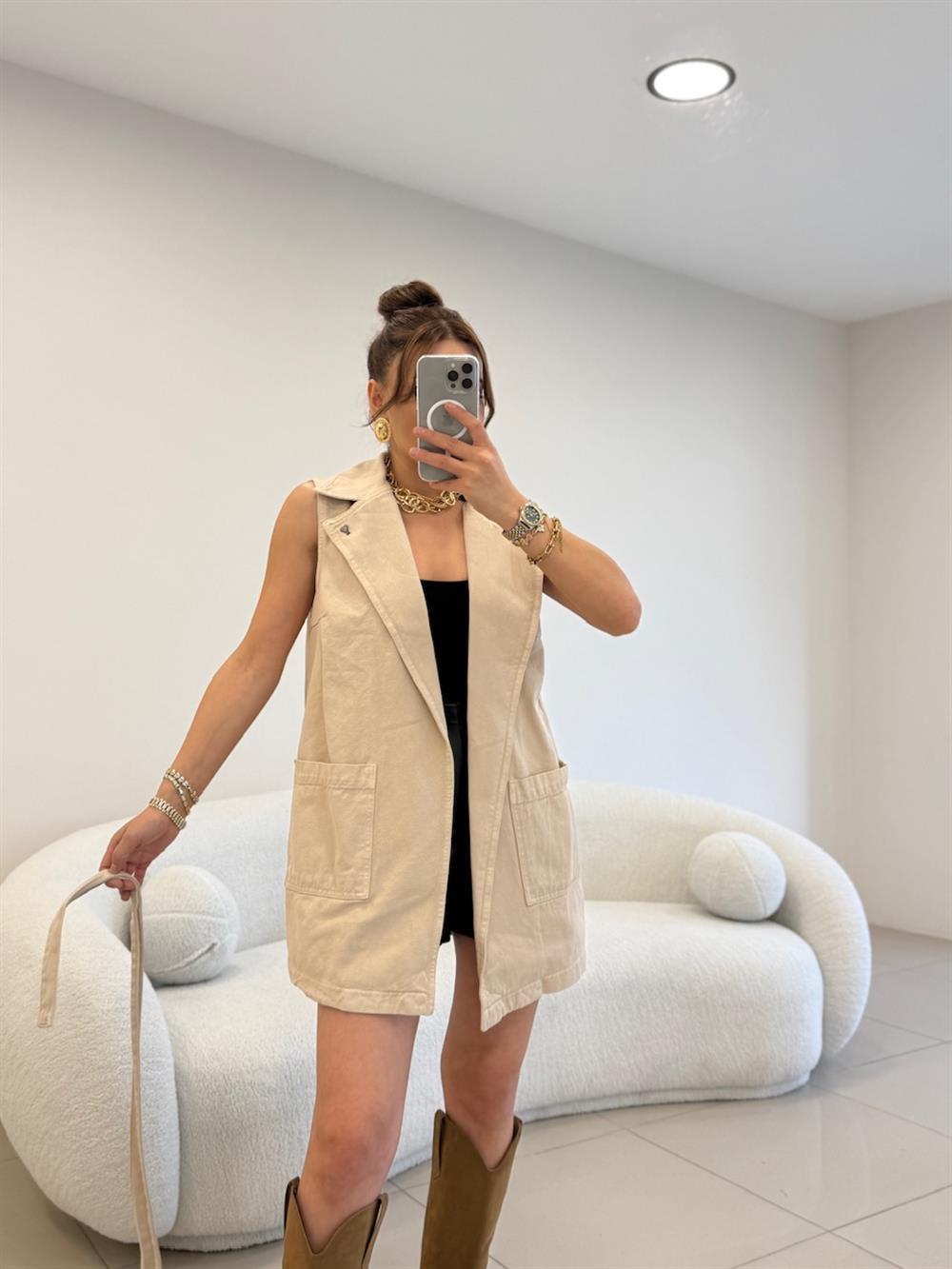 KUŞAKLI UZUN DENİM YELEK EKRU ( ÜRÜN ÖN SİPARİŞTİR. TESLİM TARİHİ 10-11-2025)