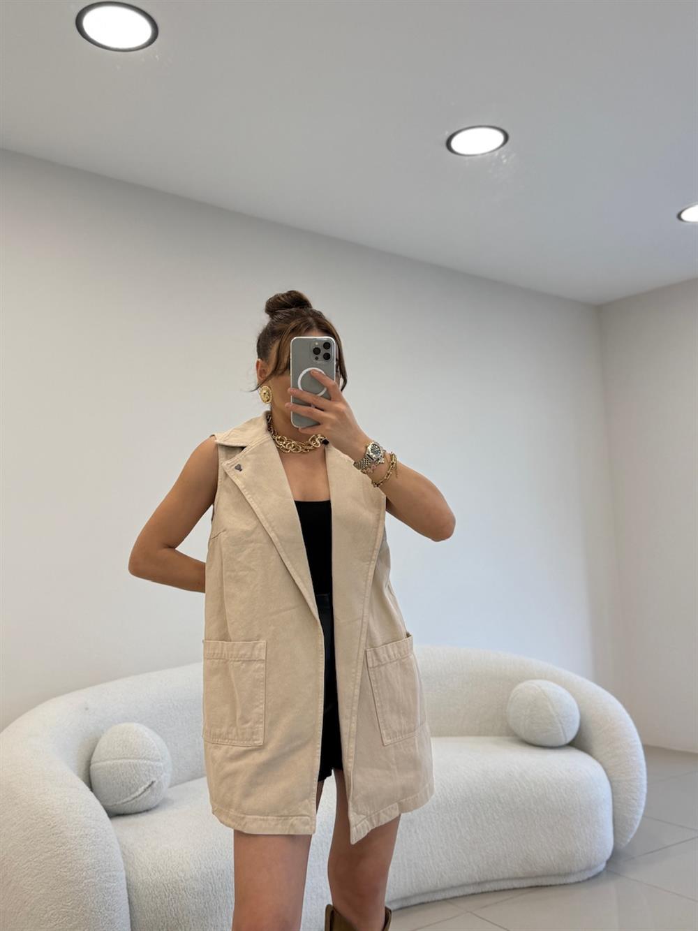 KUŞAKLI UZUN DENİM YELEK EKRU ( ÜRÜN ÖN SİPARİŞTİR. TESLİM TARİHİ 10-11-2025)