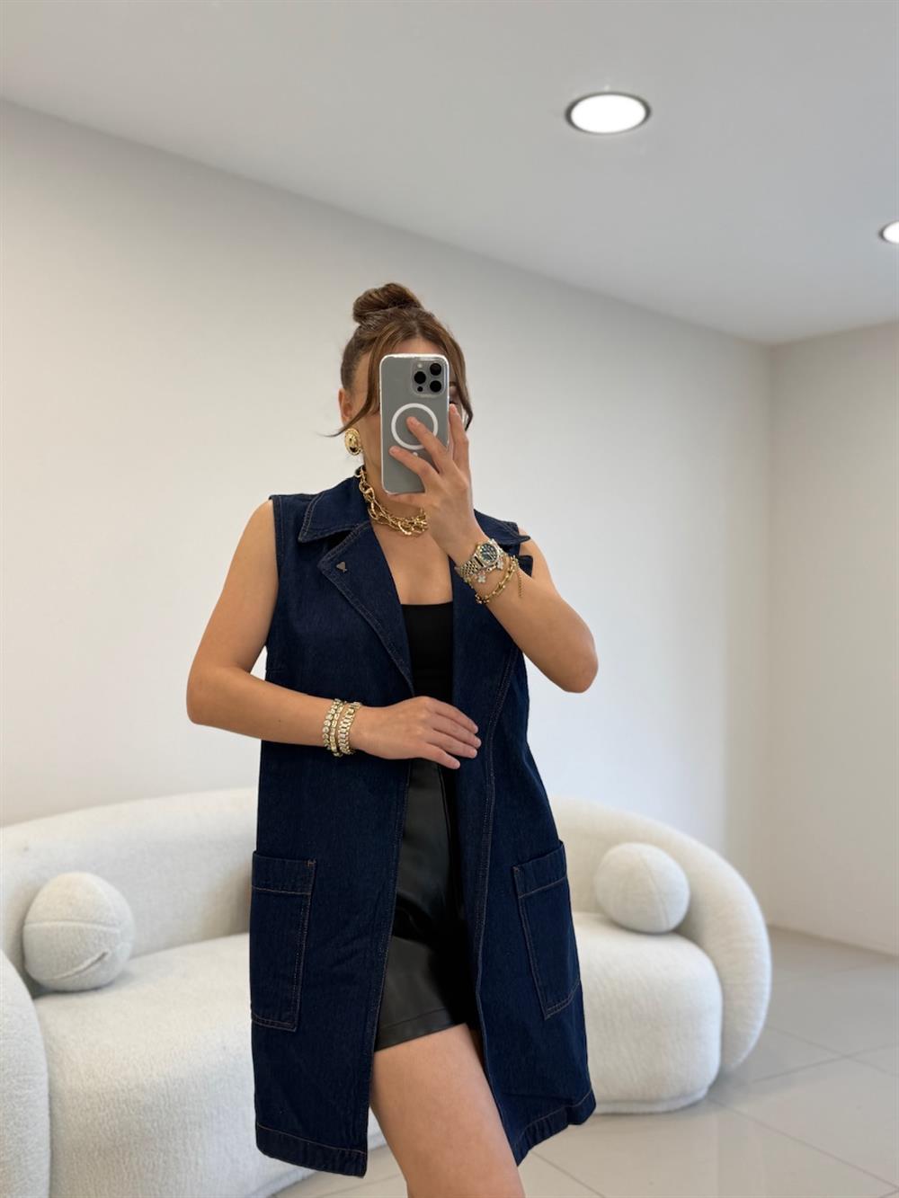 KUŞAKLI UZUN DENİM YELEK KOYU LACİVERT ( ÜRÜN ÖN SİPARİŞTİR. TESLİM TARİHİ 10-11-2025)