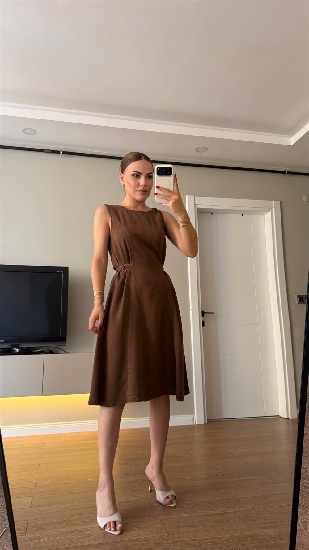 Kuşaklı Ve Kolsuz Tensel Elbise Kahve