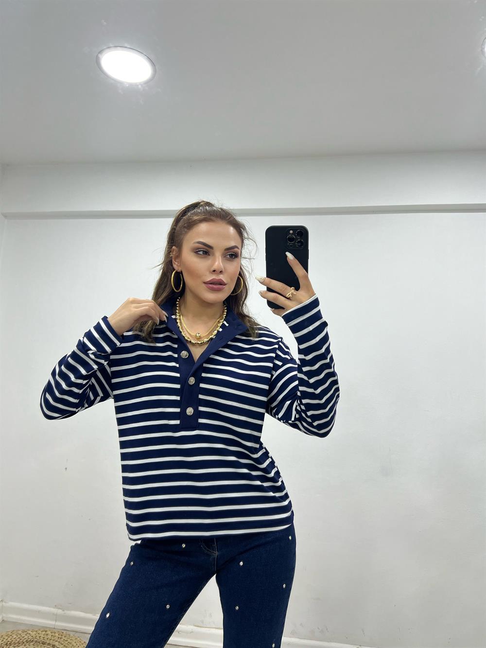 Laci̇vert Çi̇zgi̇li̇ Düğme Detayli Bluz
