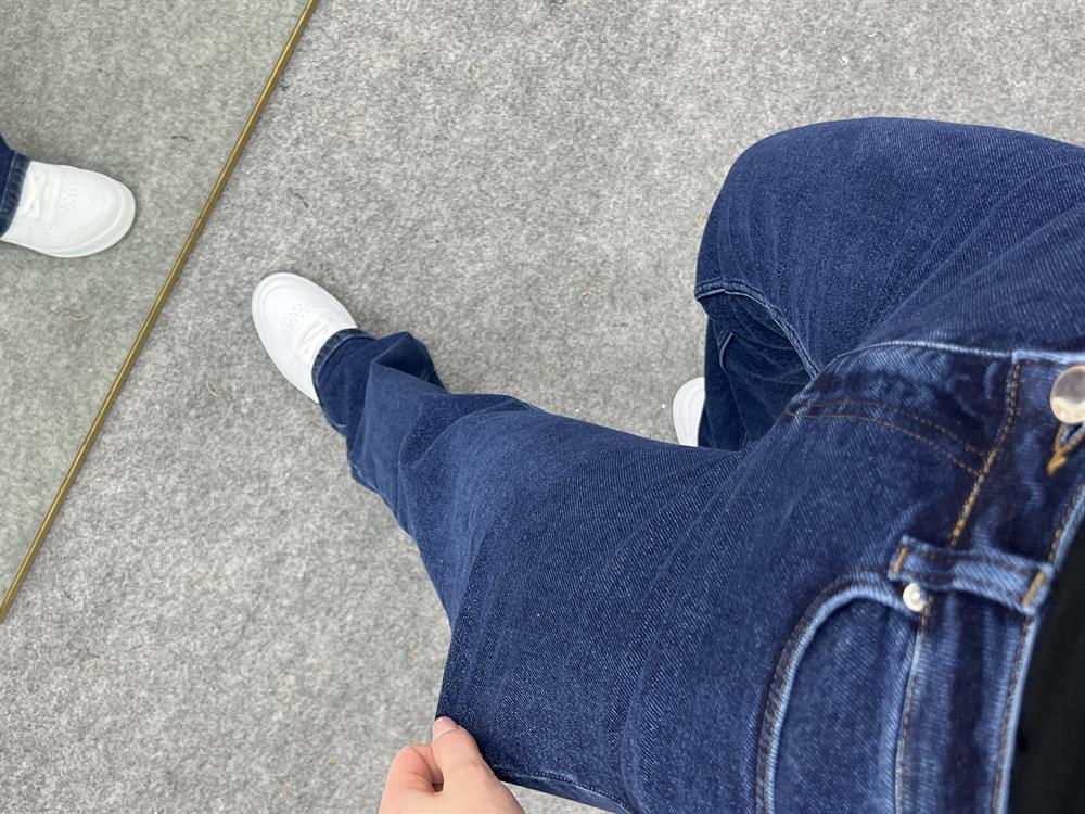 Laci̇vert Palazzo Jean