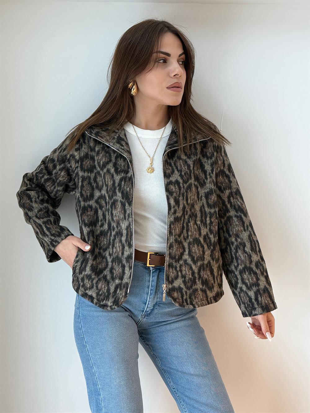 Leopar Desenli̇ Kaşe Ceket