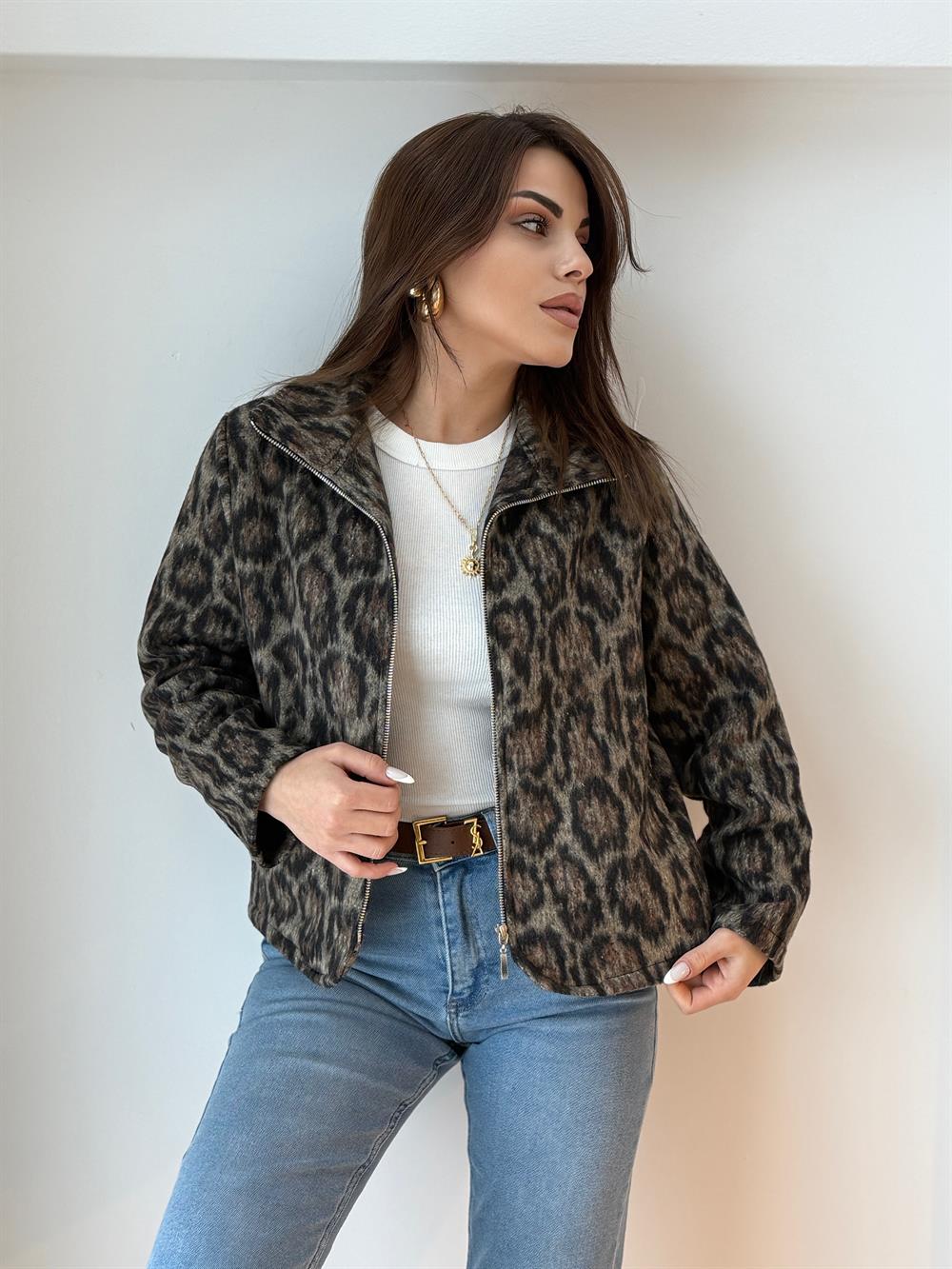 Leopar Desenli̇ Kaşe Ceket