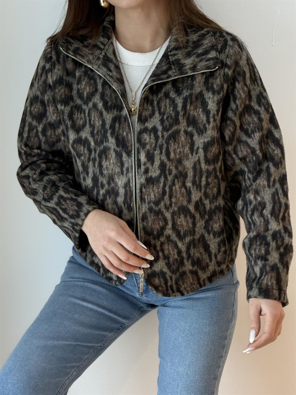 Leopar Desenli̇ Kaşe Ceket