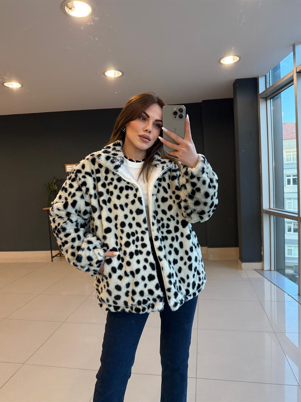 Leopar Desenli̇ Peluş Mont