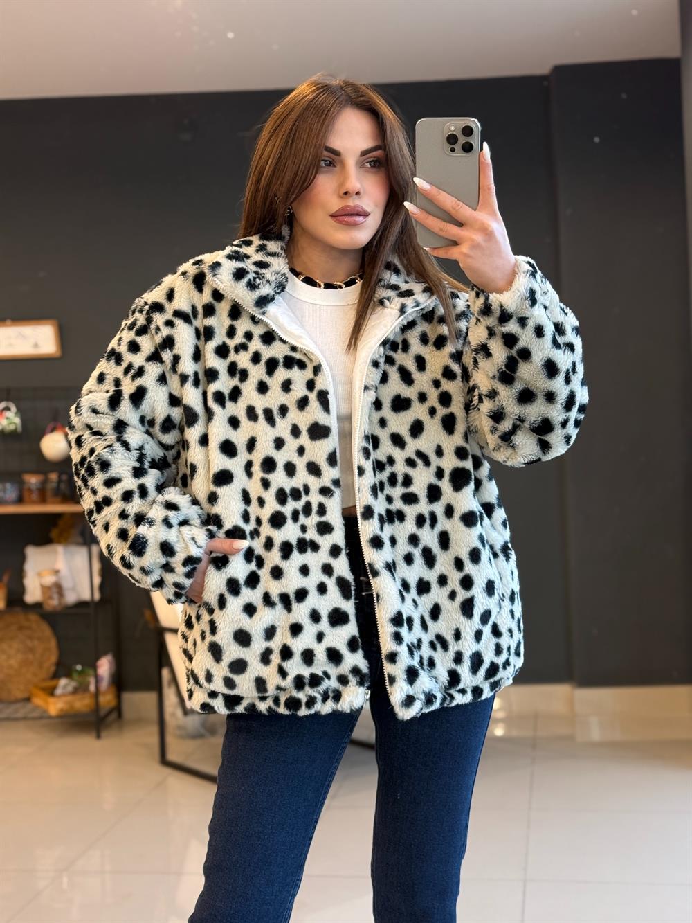 Leopar Desenli̇ Peluş Mont