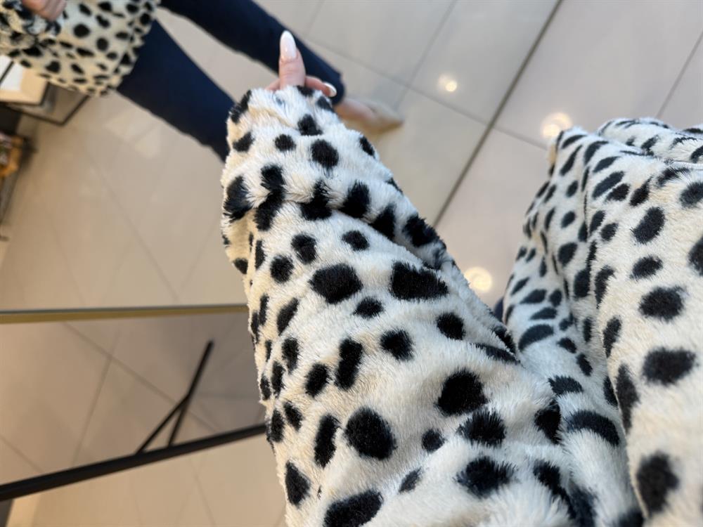 Leopar Desenli̇ Peluş Mont