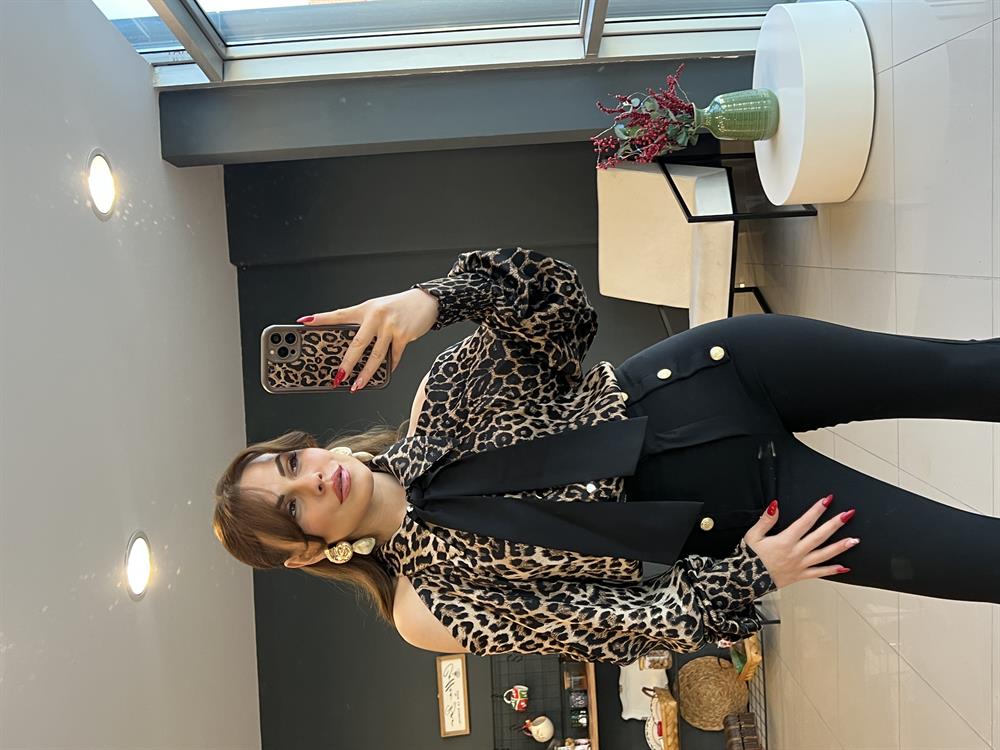 Leopar Omuz Dekolteli̇ Saten Bluz