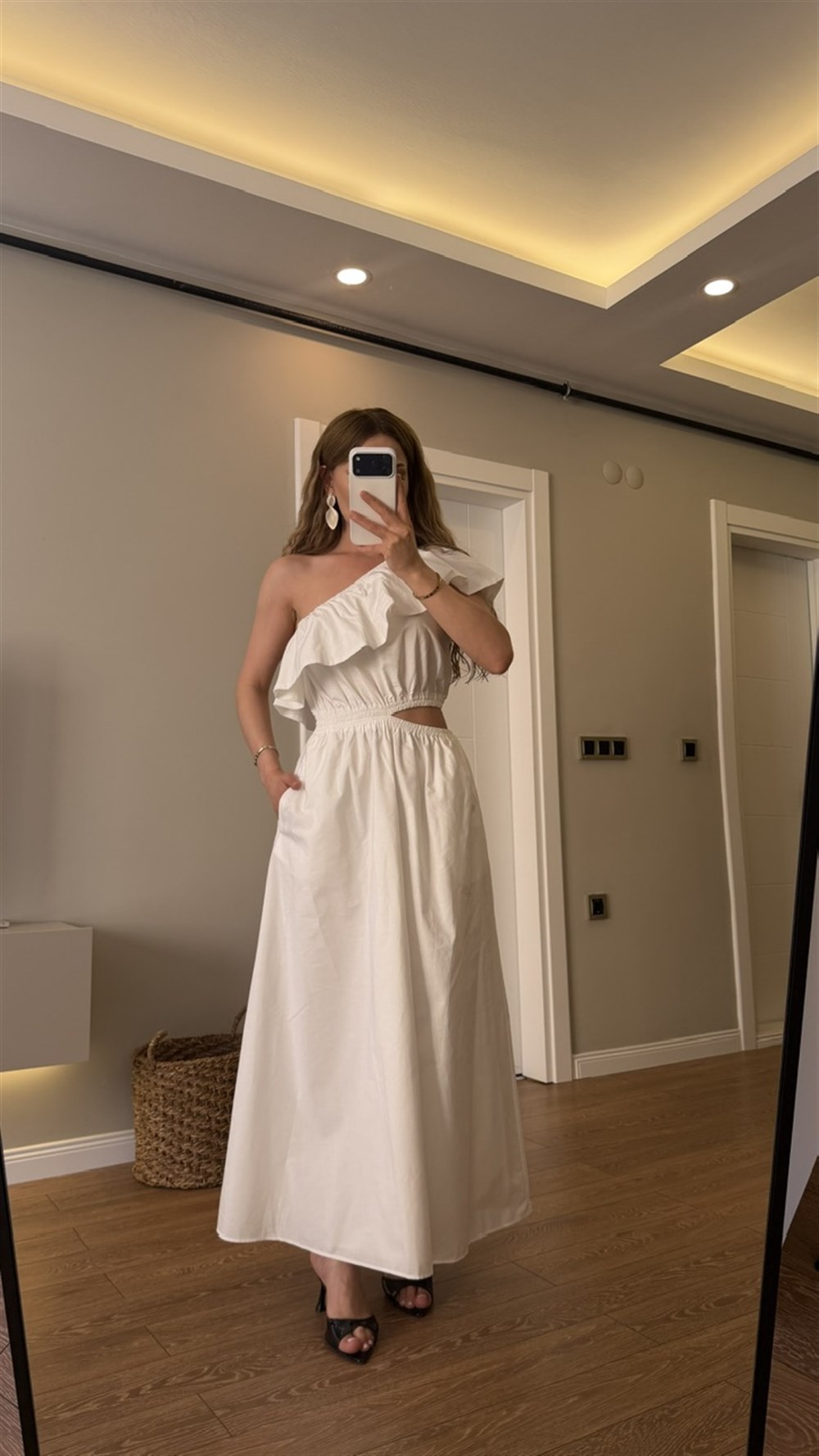 MARKA MODEL TEK OMUZ MAXİ KLOŞ ELBİSE BEYAZ