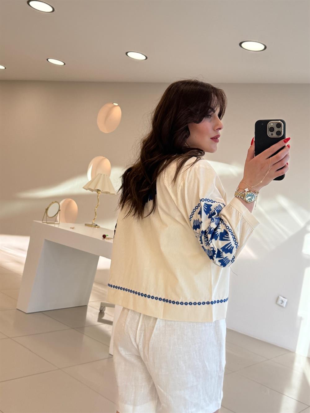 MAVİ NAKIŞ İŞLEMELİ KETEN GÖMLEK CEKET