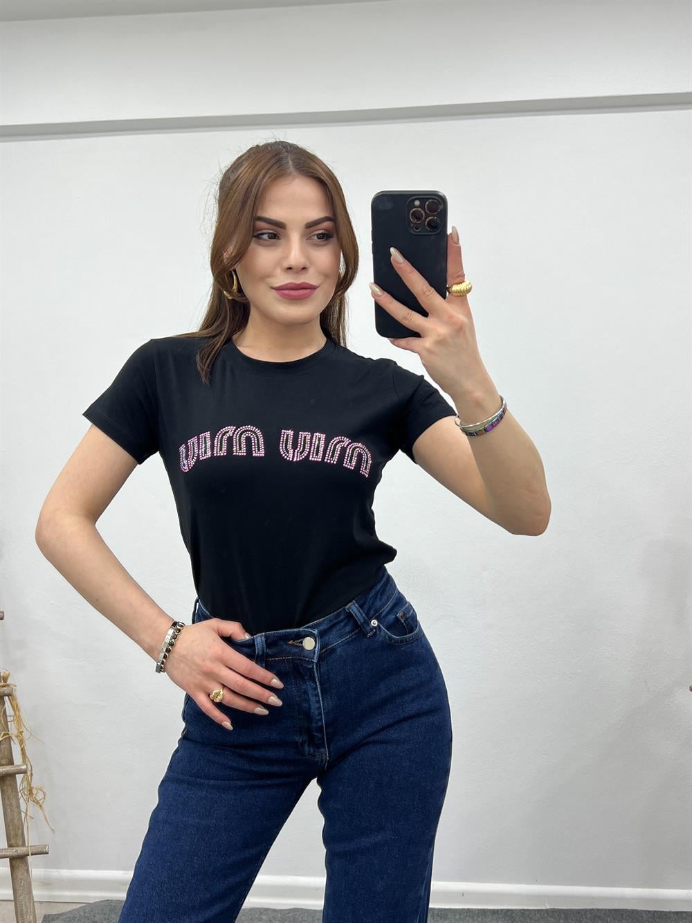 1.Sinif Kali̇te Taşli Tshi̇rt Si̇yah