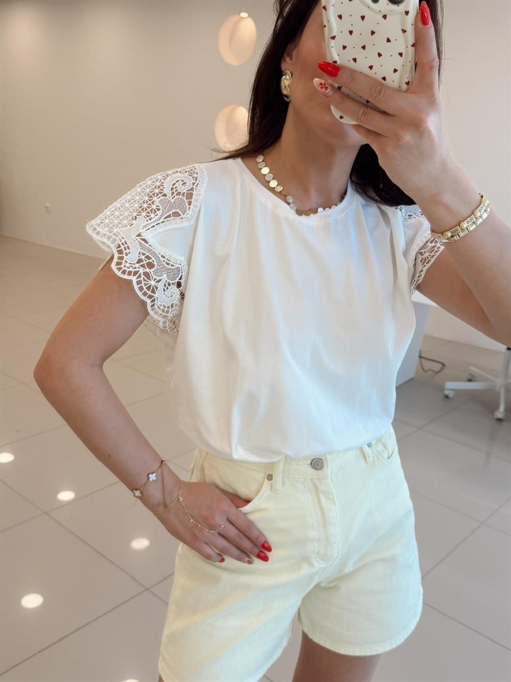 OMUZ DANTEL DETAYLI TSHIRT