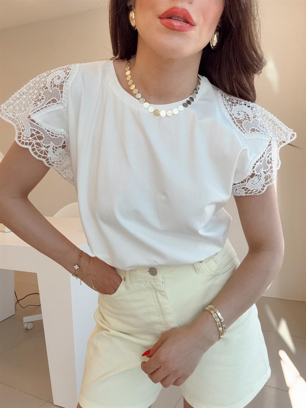 OMUZ DANTEL DETAYLI TSHIRT